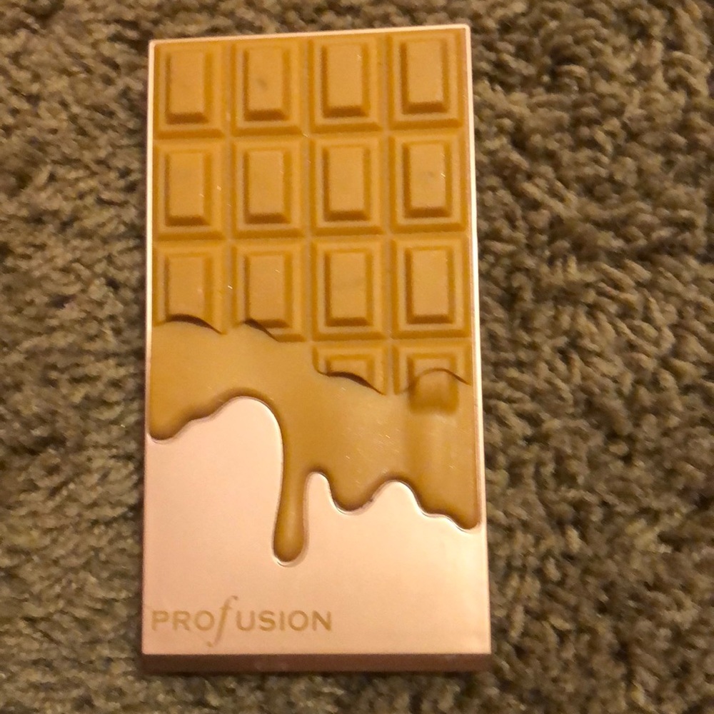 Eyeshadow highlight an blush